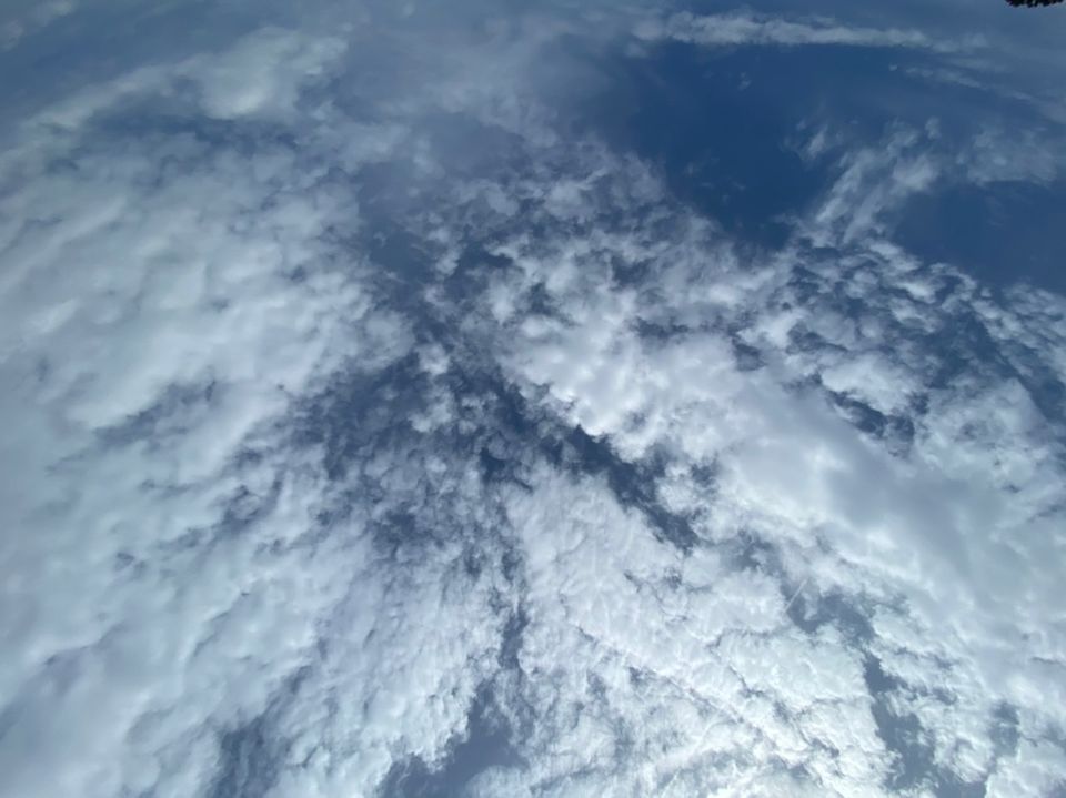 Blauer Himmel mit Wolken